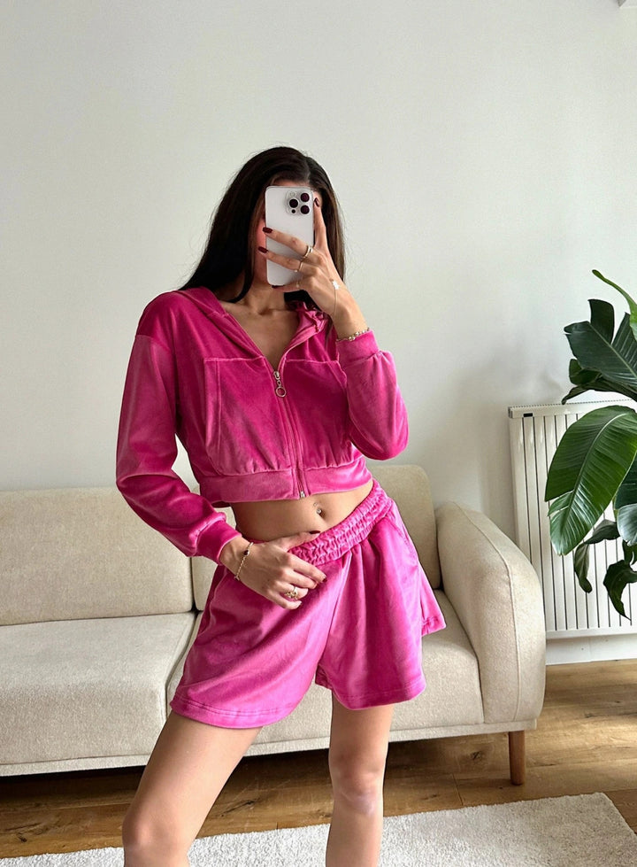 Kvinders afslappede fleece sæt med cropped hoodie og komfortable shorts