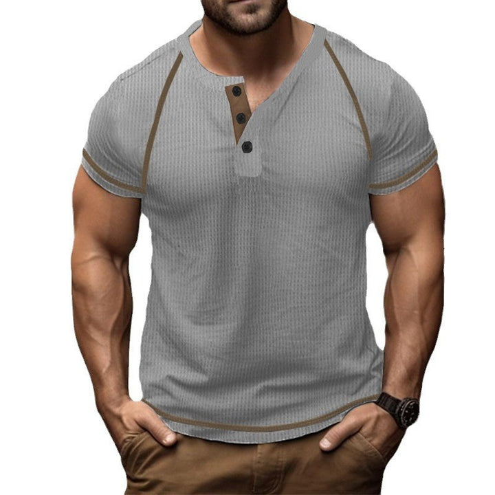 Herre kortærmet Henley-shirt med struktureret stof og trendy knaplukning Stilla