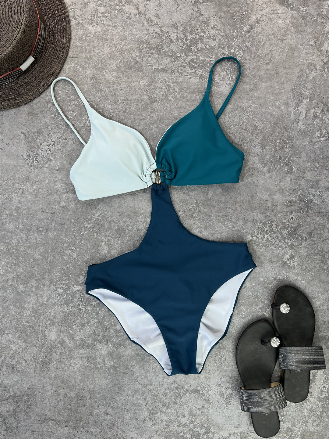 Dame Cut-Out Badedragt med fashionable Ringdetalje Stilla