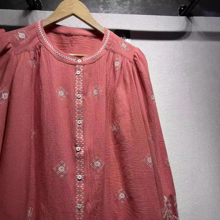 Damebluse med kunstneriske broderier og elegante detaljer Stilla