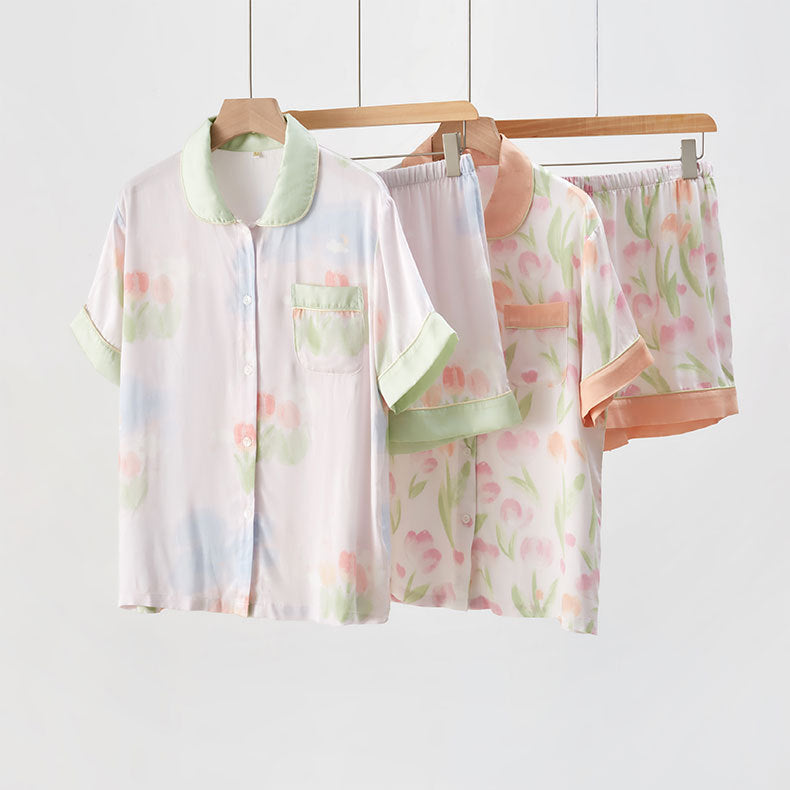 Dame pyjamasæt i luftig, åndbart materiale med blomstermønster og elegant snit Stilla