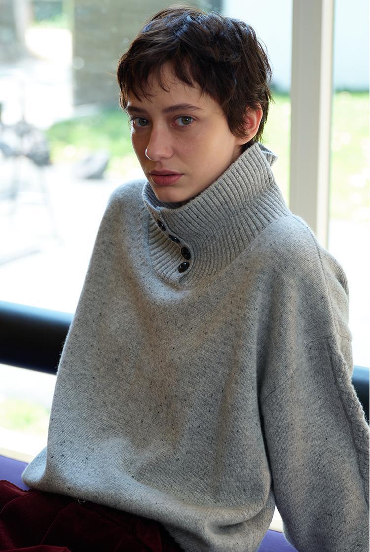 Kvinders fashionable turtleneck sweater med knapdetaljer Stilla