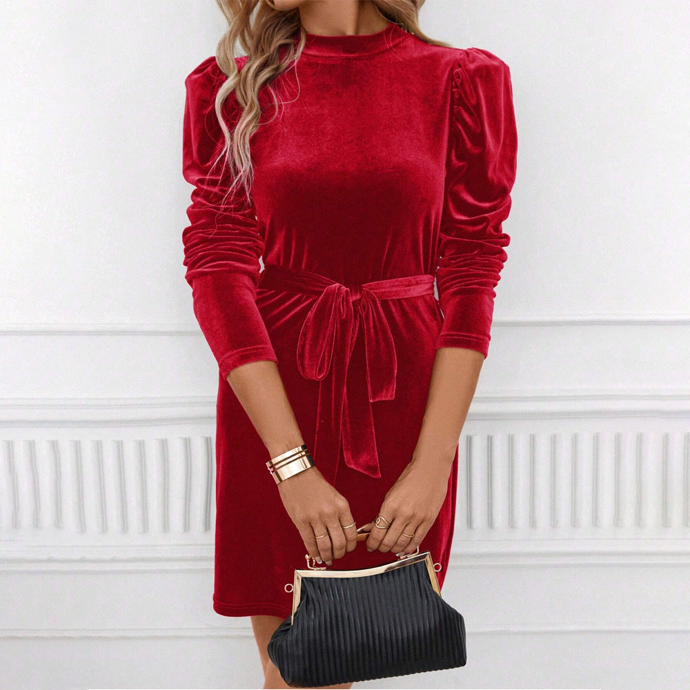 Kvindernes elegante fløjl mini kjole med bue talje og sofistikerede puffærmer Stilla