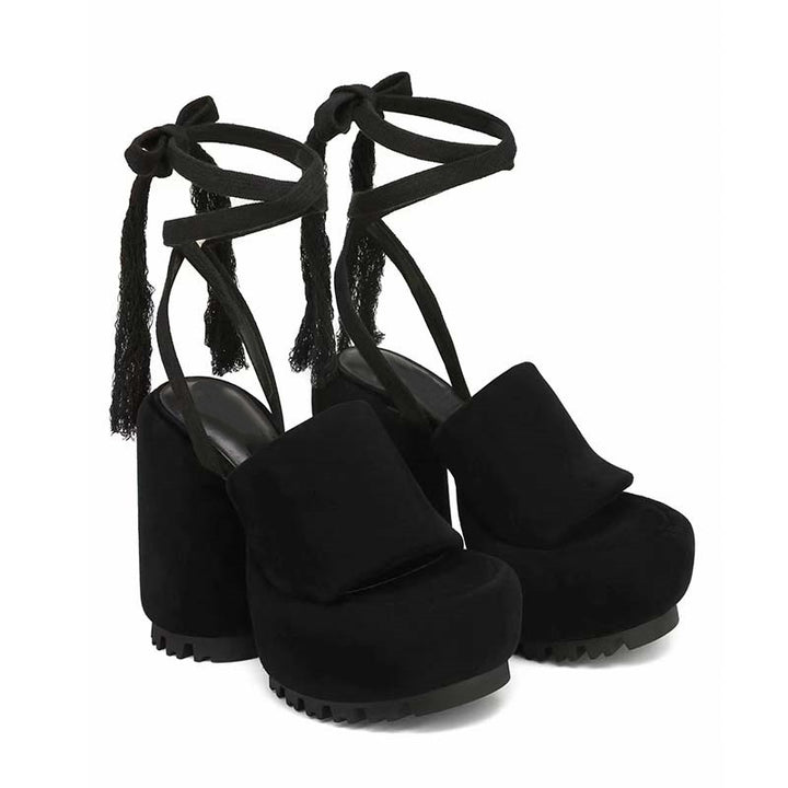 Femme Chunky platform hæle med dekorativ ankelrem Stilla