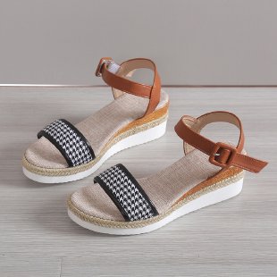 Dame Plateau-sandaler med justerbar rem og fashionable dekorativt mønster Stilla