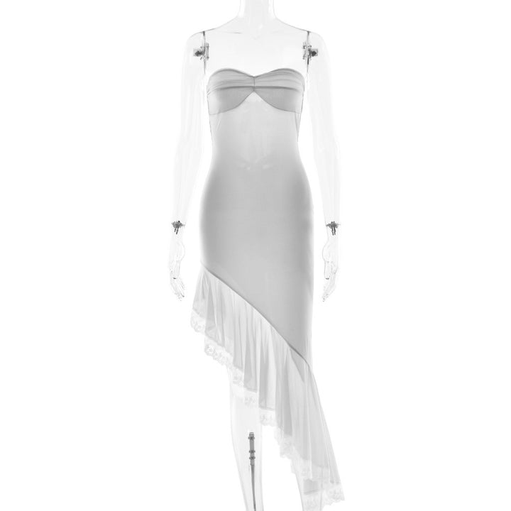 Dame Elegant aftenkjole i flydende materiale med asymmetrisk kant og lace accenter Stilla