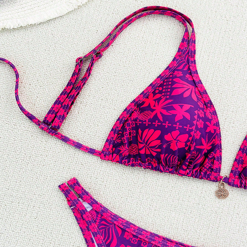 Dame trekant-bikini med blomstret mønster og elegant smykkedetail Skovae