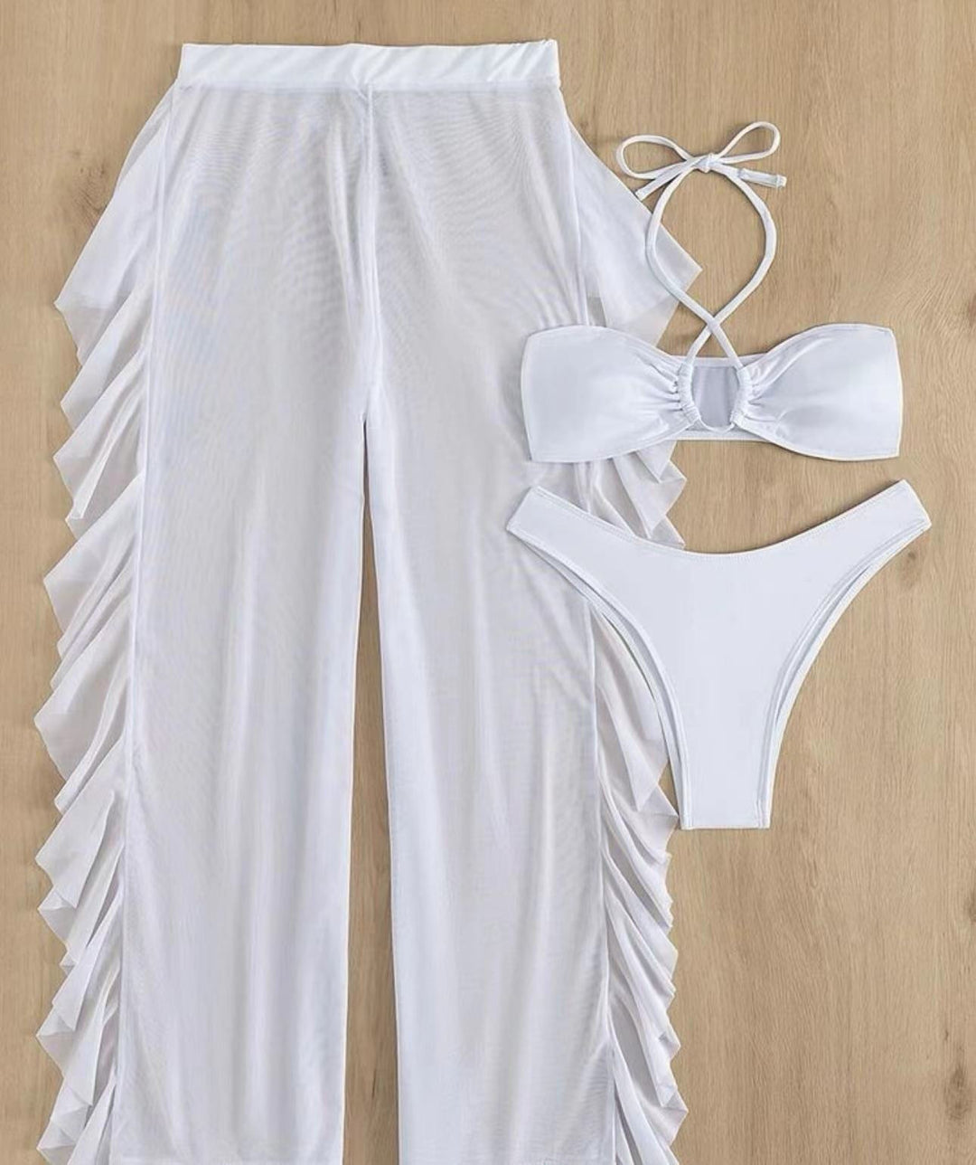 Dame bikini sæt med svungen nederdel og trendy snørredetaljer Stilla