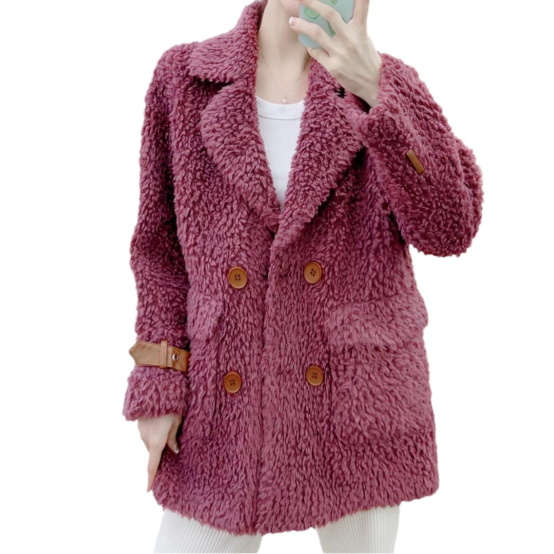 Dame teddyjakke med dobbelt knaplukning og praktiske lommer Stilla