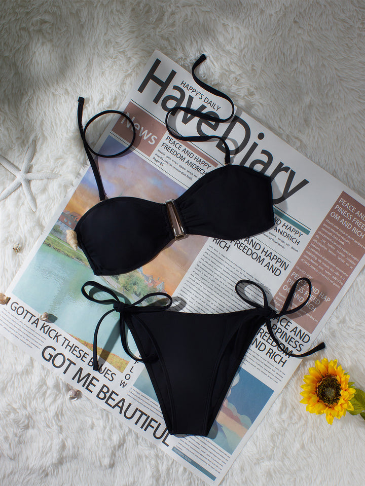 Damer bandeau-bikini med justerbare stropper og elegante detaljer Skovae