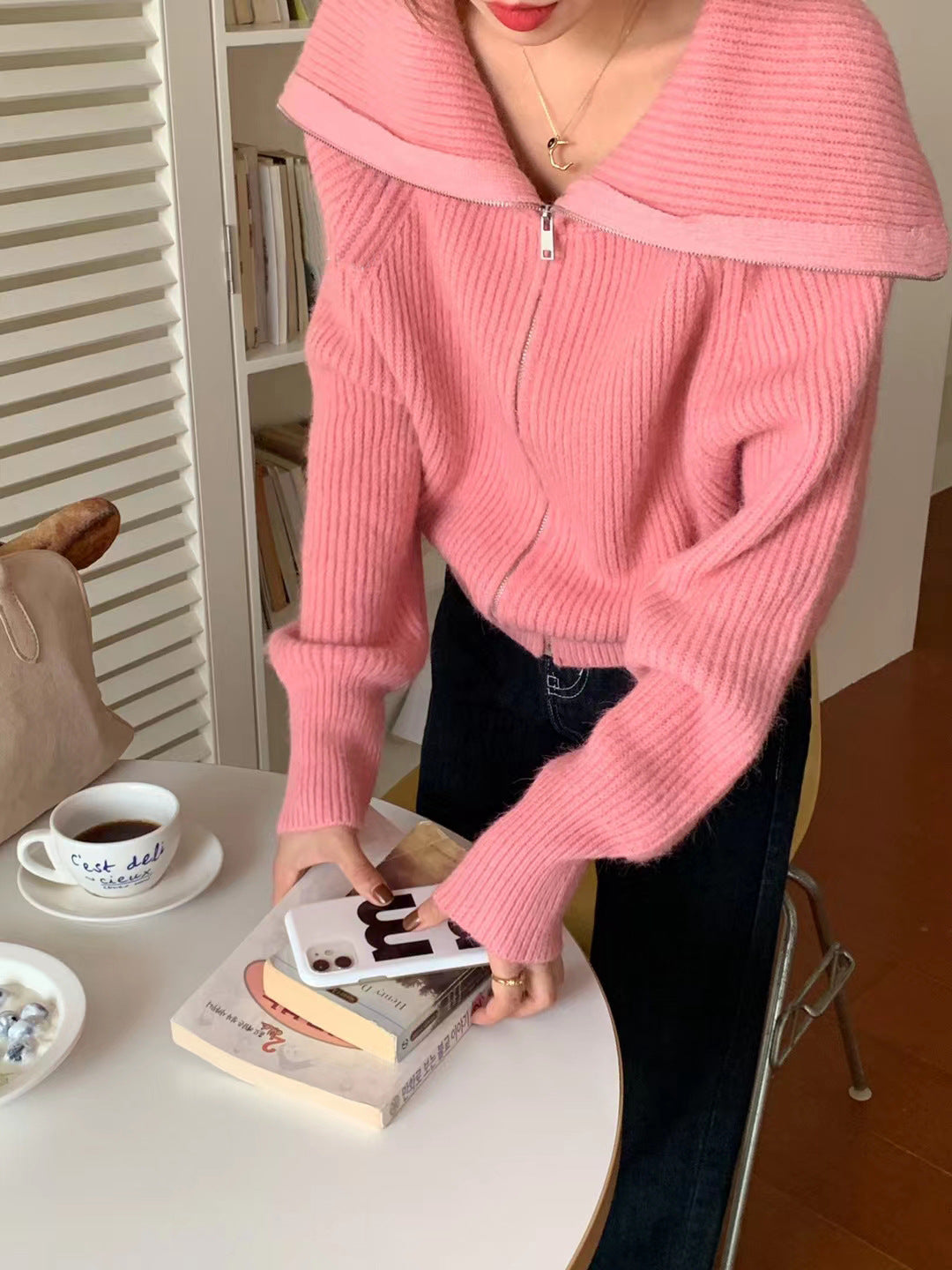Kvindernes cardigan med bred krave og struktureret design Stilla