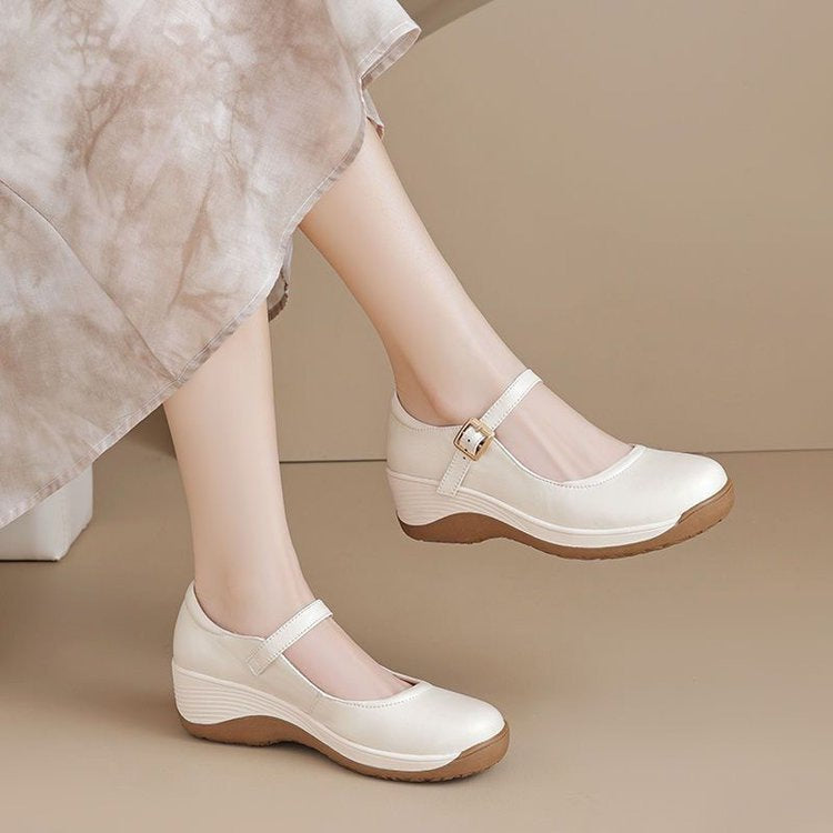 Dame Komfortabel Pantolette med elegant remdesign og stabil sål Stilla