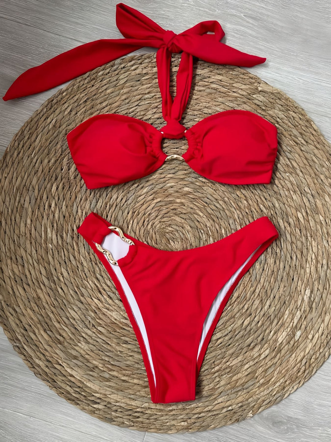 Dame Bikini-sæt med innovativt halterneck og elegante ringe Stilla
