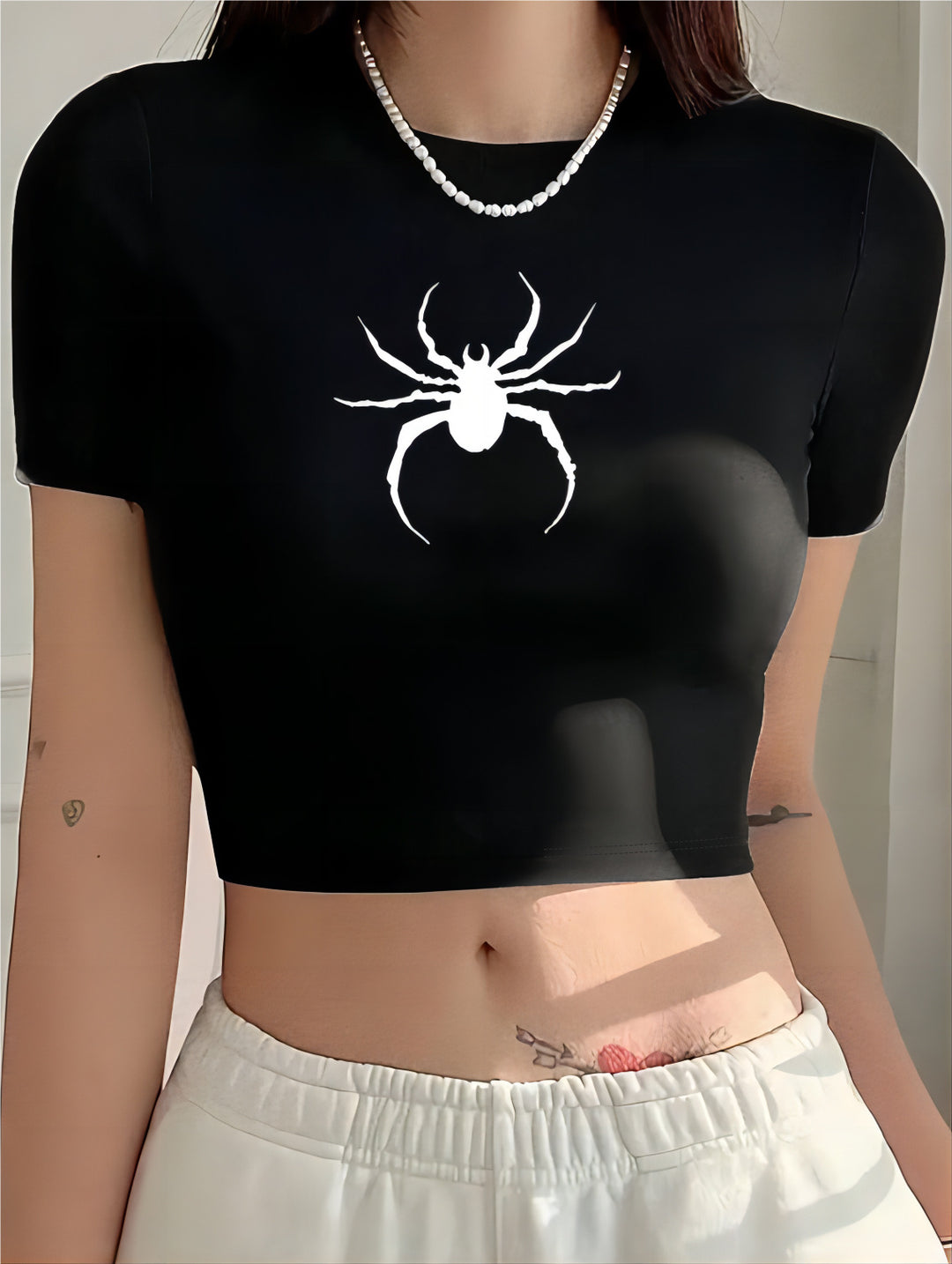 Damer Crop T-Shirt med moderne grafiktryk Skovae
