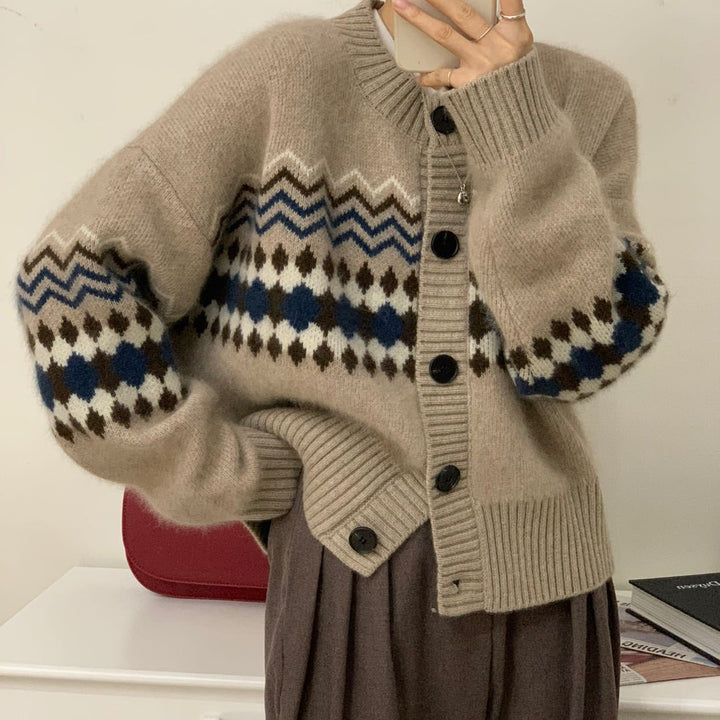Dame Cozy Knit Cardigan med Ornamentale Mønstre Stilla