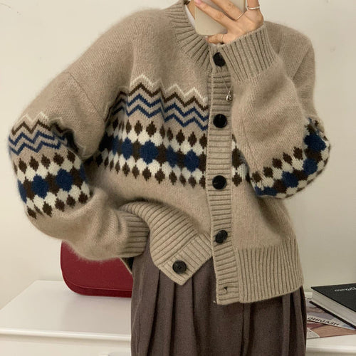 Dame Cozy Knit Cardigan med Ornamentale Mønstre Stilla