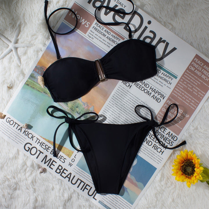 Damer bandeau-bikini med justerbare stropper og elegante detaljer Skovae