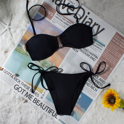 Damer bandeau-bikini med justerbare stropper og elegante detaljer Skovae