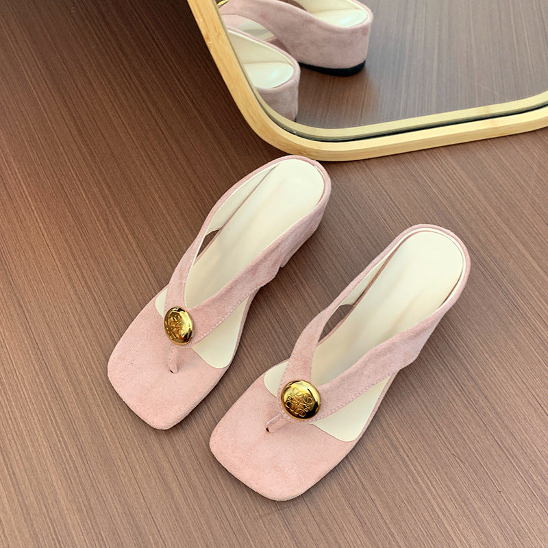 Dame stilige metalliske flip-flops med dekorativt gyldent accent Stilla