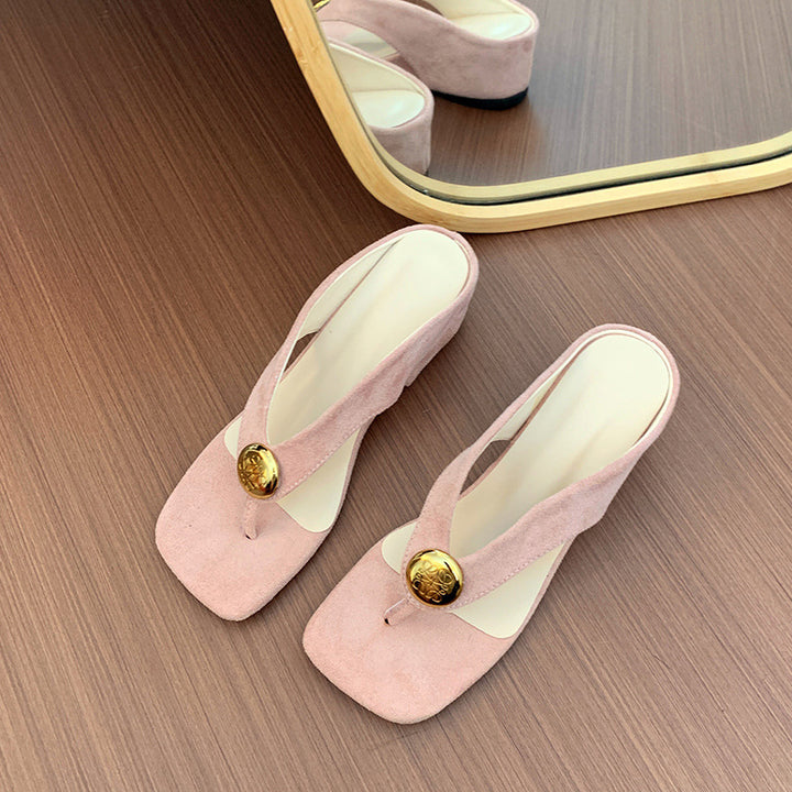 Dame stilige metalliske flip-flops med dekorativt gyldent accent Stilla