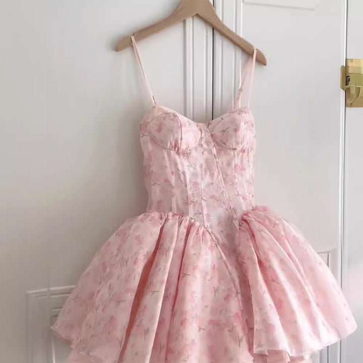 Dame cocktailkjole med strapless top og svingende tylskørt Skovae