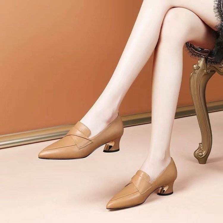 Dame elegante pumps med krydset rem og moderne metal hæl Stilla