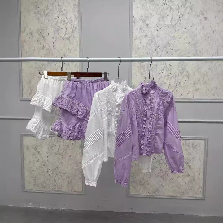 Damebluse med flæsedetaljer og modematerialer Stilla