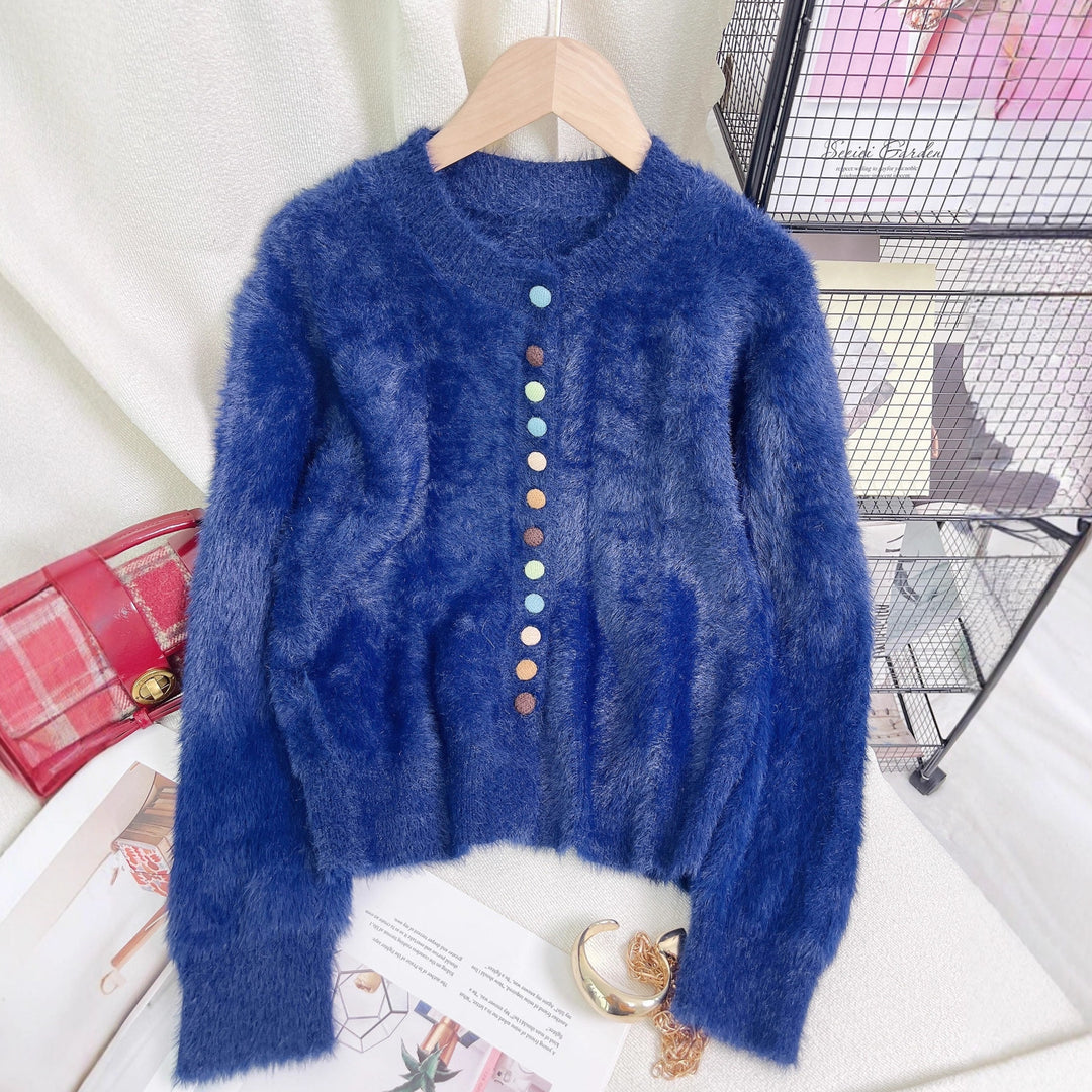 Kvinders fluffy cardigan med farverige knapper og bredskåret design Stilla