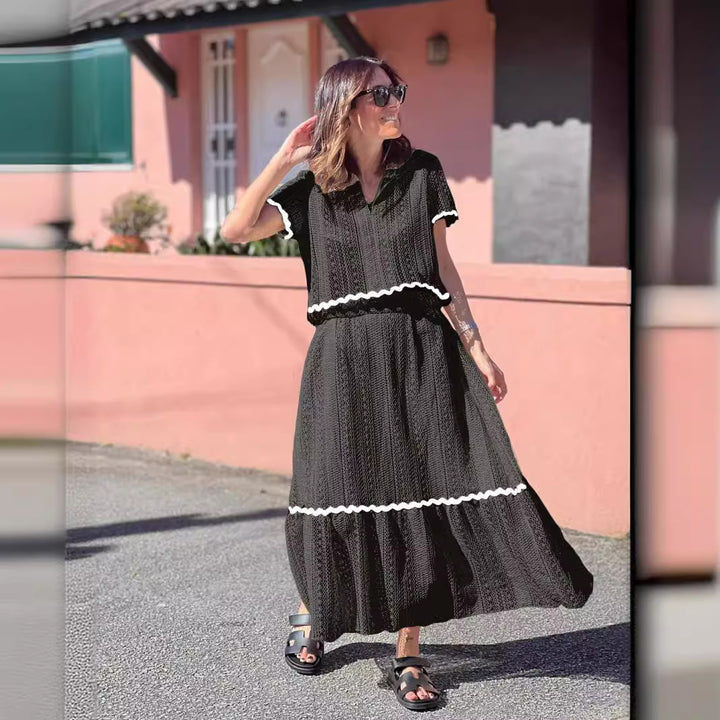 Kvindernes maxikjole med voluminøs skørt og elegant flæse Skovae