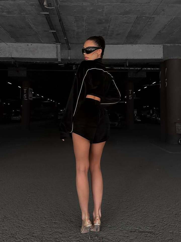 Kvinders loungewear sæt med komfortable shorts og oversized top Skovae