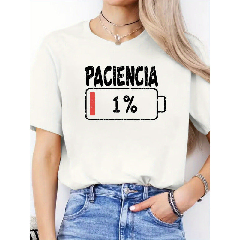 Dame T-Shirt med kreativt akku-design og humoristisk udsagn Stilla