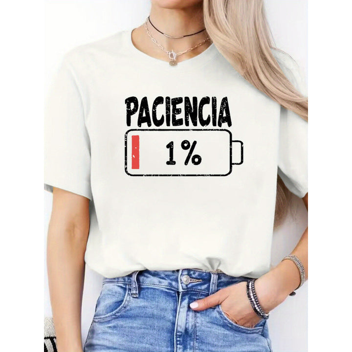 Dame T-Shirt med kreativt akku-design og humoristisk udsagn Stilla