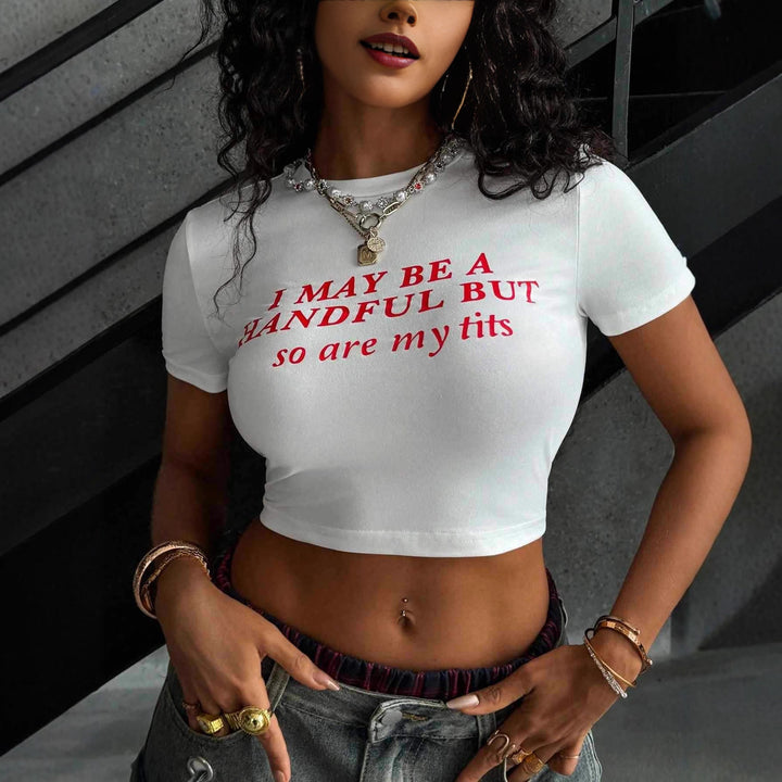 Dame Crop-T-Shirt med kreativ skriftligt design og tætsiddende snit Skovae