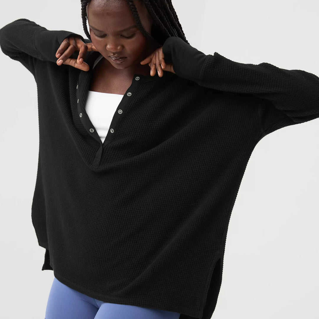 Dame afslappet vaffelstruktur sweater med dekorative knapdetaljer og lange ærmer Stilla