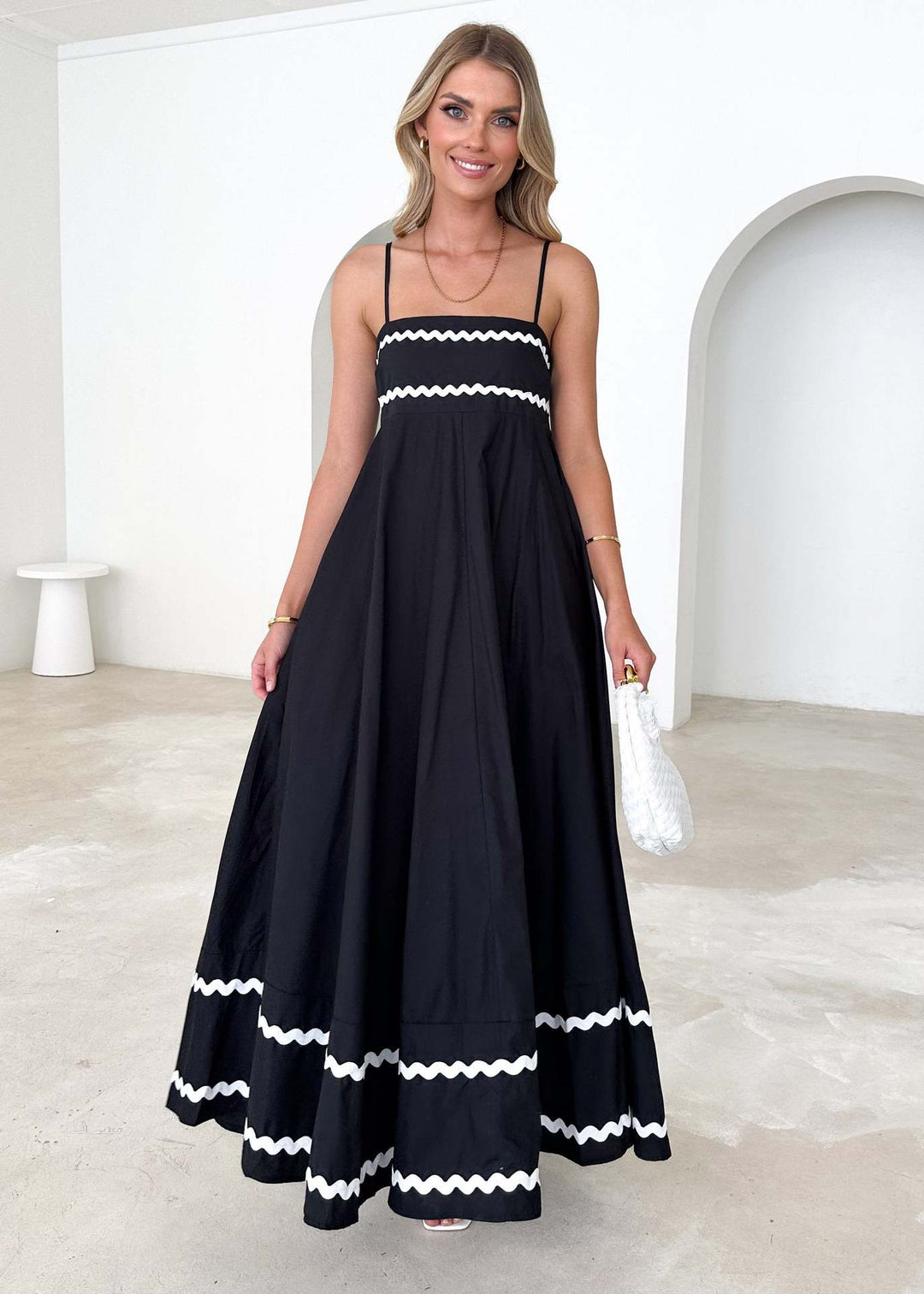 Dame Maxikjole med elegante flæsedetaljer Stilla