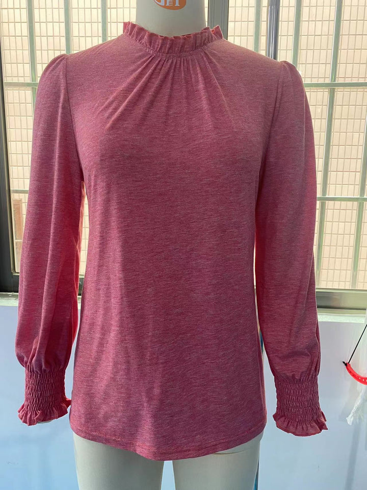 Damebluse med højtopstående krave og flæse detaljer Stilla