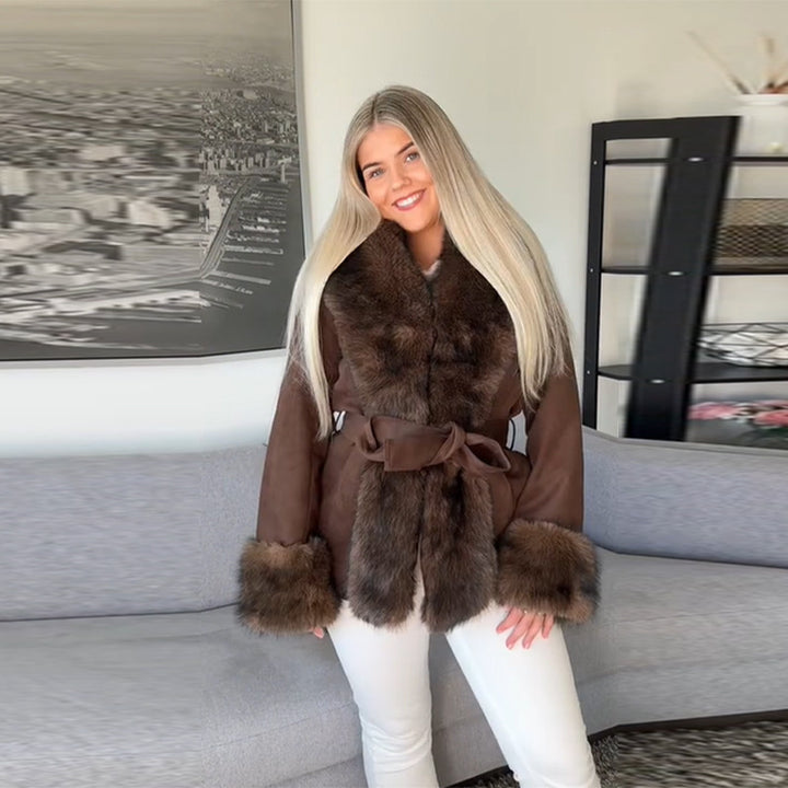 Kvinders luksuriøse faux fur frakke med taljebælte Stilla