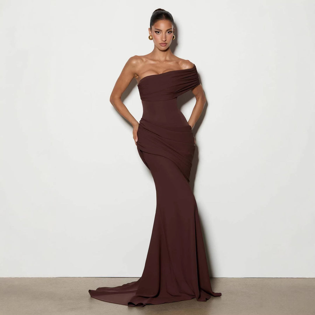 Kvinder Elegant, Off-the-Shoulder Aftenkjole med Sofistikeret Drapering og Flydende Snit