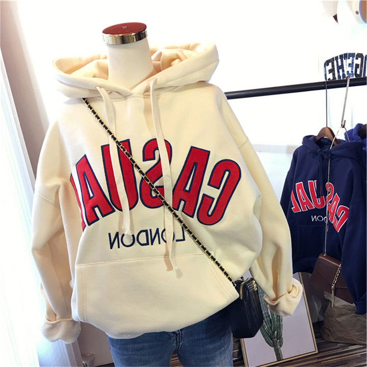 Femme Cropped Casual Hoodie med Bold Graphic Stilla