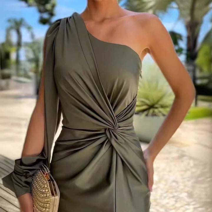 Dame etukjole med asymmetrisk design og elegant rynkning Stilla