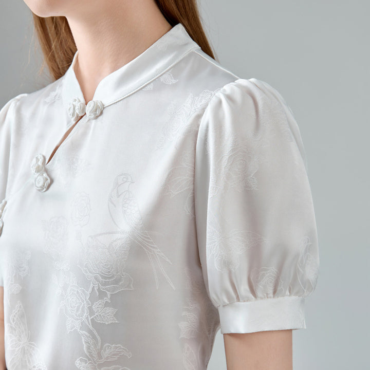 Damebluse med puffærmer og dekorative knapper Stilla