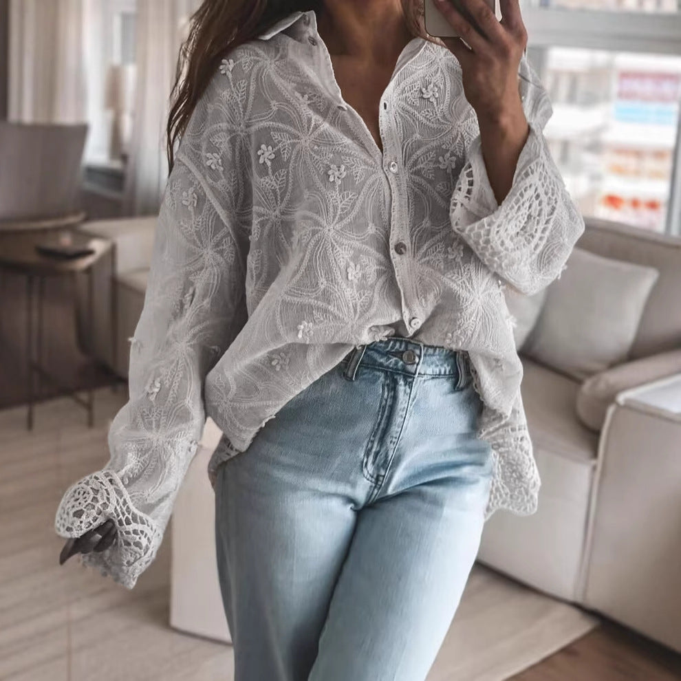 Dame blusset spidsbluse med florale broderier og afslappet snit Stilla