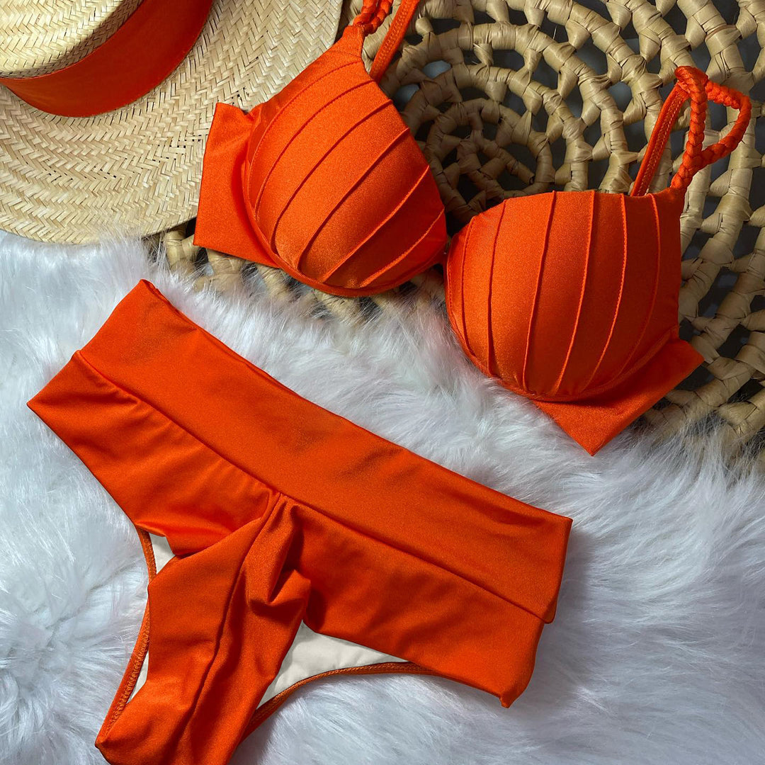 Dame bikini-sæt med innovativt materiale og stilfulde folder Stilla