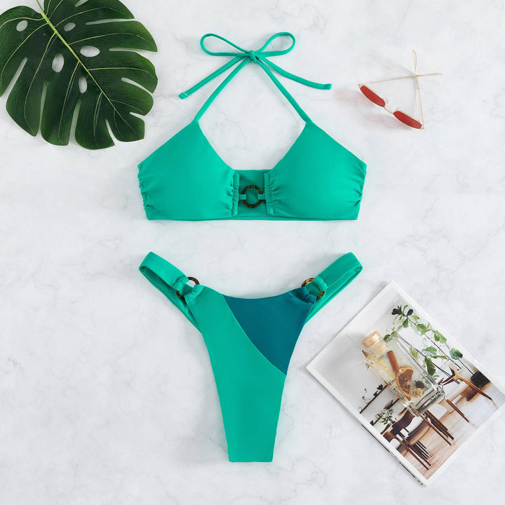 Dame bikini-sæt med moderne haltertop og elegante spændelementer Stilla
