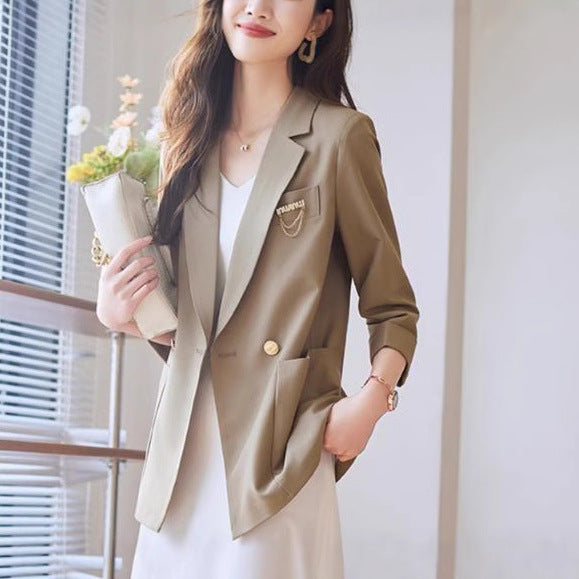 Dame mode blazer med elegante knapdetaljer Stilla