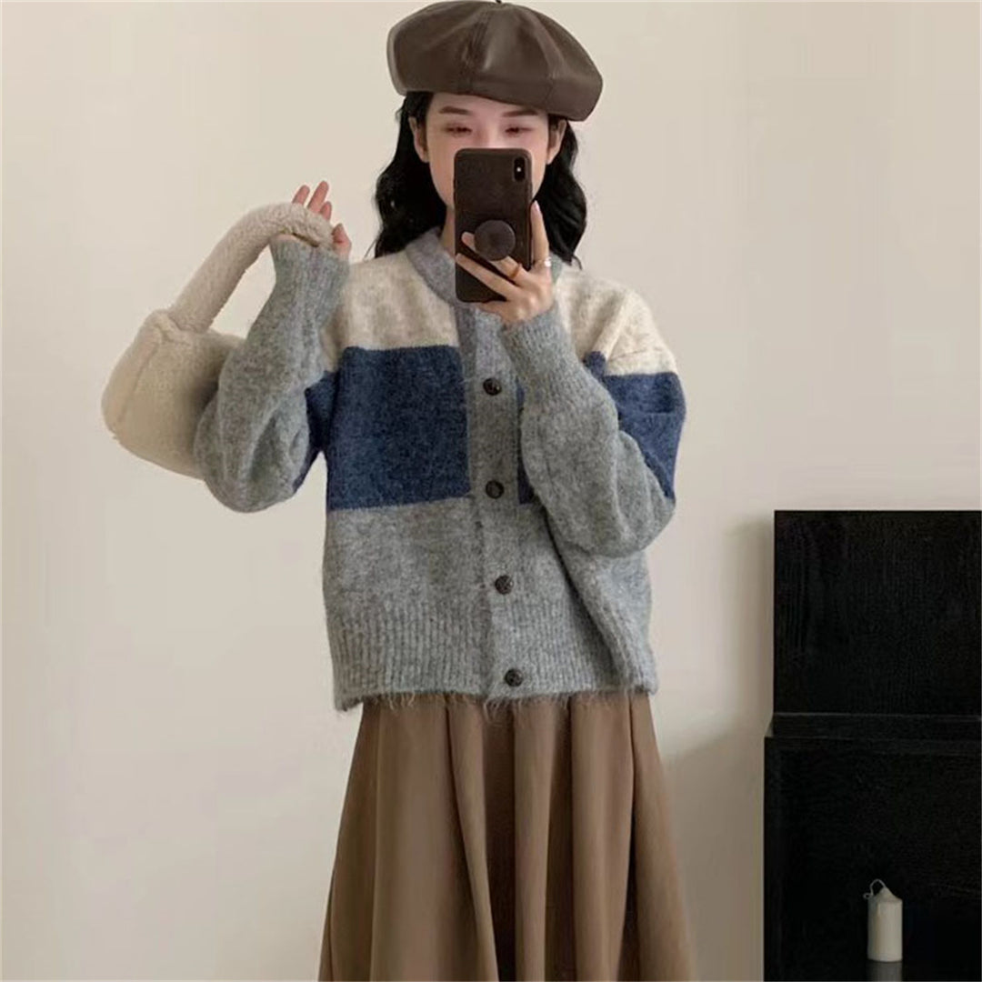 Dame chunky strik cardigan med knaplukning og trendy farveblok design Stilla