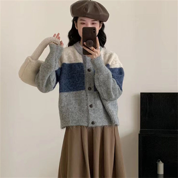 Dame chunky strik cardigan med knaplukning og trendy farveblok design Stilla