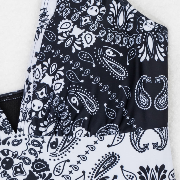 Dame heldragt badedragt med kreativt bandana-mønster og elegant V-udskæring Stilla