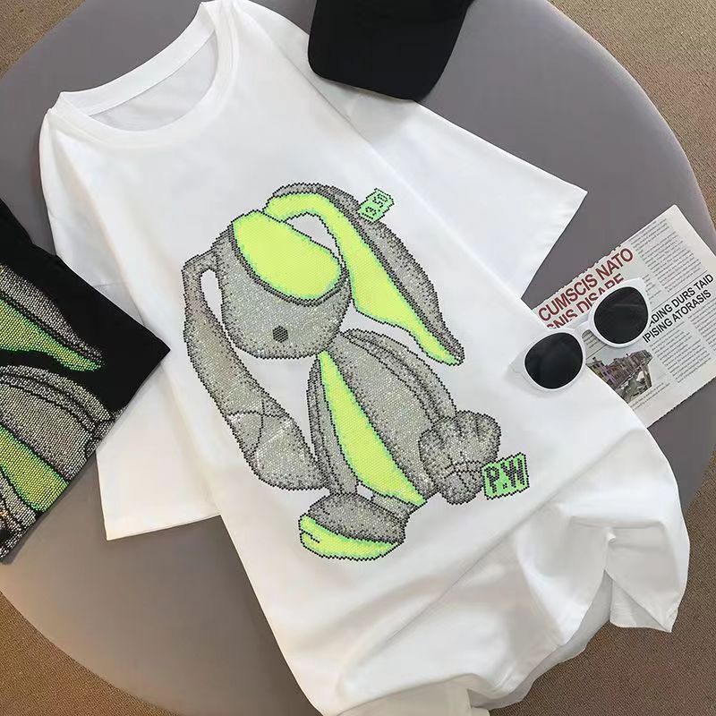 Dame T-shirt med glitrende kaninmotiv og afslappet snit Stilla