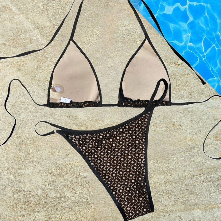 Dame Bikini-sæt med dekorativt hulmønster og justerbare stropper Stilla